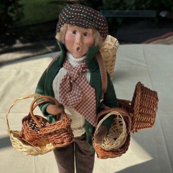 Byers Choice Caroler 2009 Basket Peddler Maker Vendor Man The Carolers READ - Picture 6 of 6